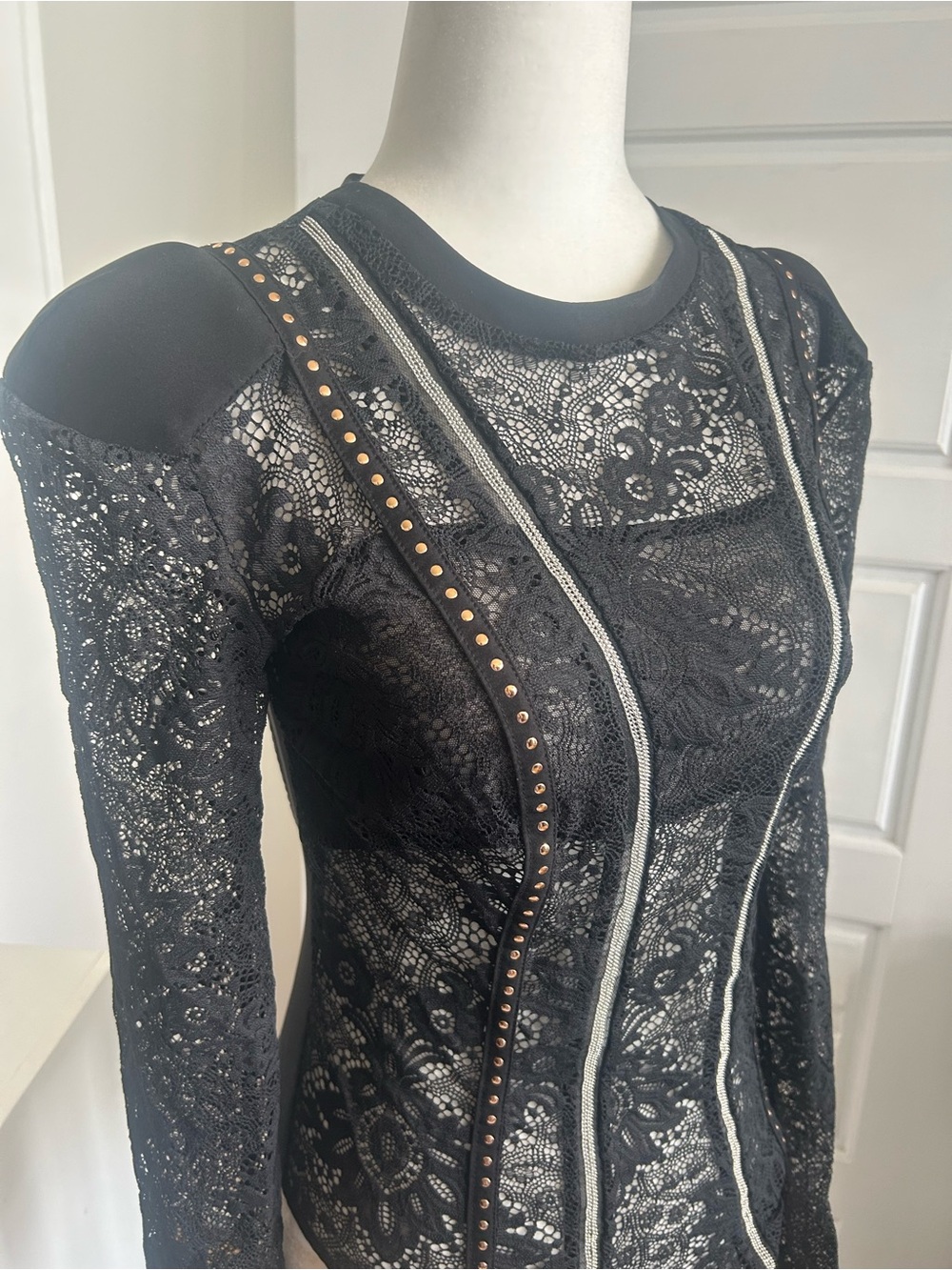 Victoria’s Secret Very Sexy Embellished Lace Bodysuit M- Excellent Condition - Picture 4 of 14